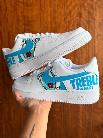 A final look at the hand-painted Manchester City themed Nike Air Force 1s.