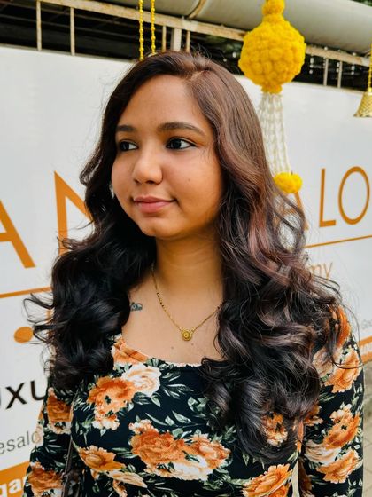 This look shows how a simple global colour can completely elevate your style, giving it richness and shine.