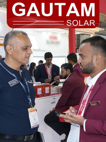A one-on-one discussion between our team member and an attendee at the REI Expo 2024, sharing insights into our advanced solar technology.