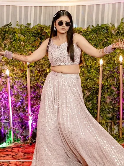 Attitude and sunglasses on! This bridesmaid is bringing all the sass to her performance, just the way we like it.