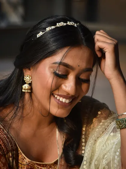 That happy glow when your makeup feels just right. This is the kind of effortless, "no makeup" makeup look we will perfect in my workshop. It’s perfect for everyday confidence and lets your natural beauty shine through.