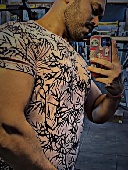 A quick selfie to check the arm pump after a workout. This is a good way to see blood flow to the muscles you've just trained.