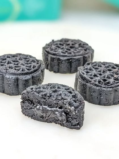 For the chocolate lovers, our Chocolate Cake Mithai has a rich, dark chocolate exterior with an even richer, creamier chocolate filling.