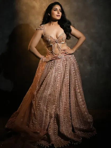 This is an example of a high-glamour editorial look, perfect for a pre-wedding shoot or a fashion feature. The focus is on creating a dramatic, sculpted look with glowing skin and bold features that are designed to be striking on camera.