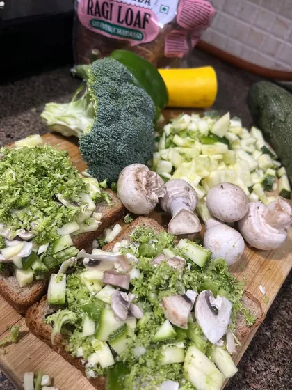 A healthy and tasty crispy toast made with a ragi loaf. I top it with grated broccoli, chopped zucchini, capsicum, boiled mushrooms, and low-fat cheese for a nutrient-dense and satisfying meal.