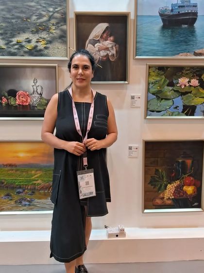 A duplicate of image 191, artist Zeinab Sarkhosh at her booth.
