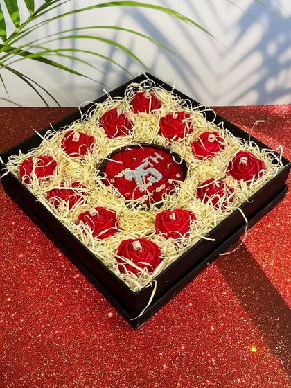 This week's bestseller is this romantic Red Rose Collection Box. The heart-shaped centerpiece is surrounded by individual rose candles, perfect for anniversaries and declarations of love.