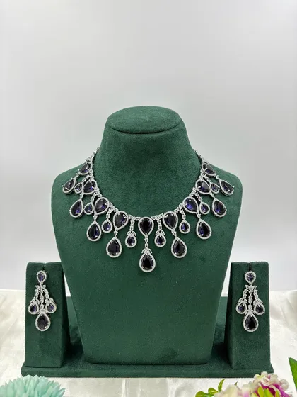 A deep blue version of the teardrop AD necklace.