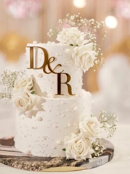 A classic two-tier engagement cake that’s all about timeless elegance. I adorned this beauty with delicate pearls and fresh white roses, creating a romantic and sophisticated centerpiece that tastes as good as it looks.