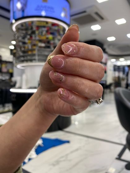 A minimalist and chic design with a neutral base and delicate gold chrome rings and accents.