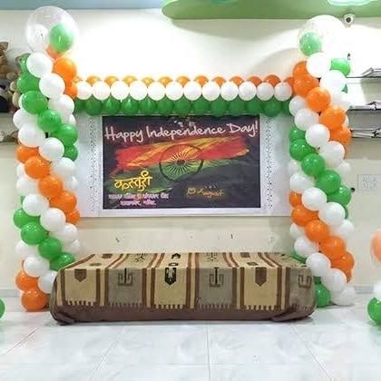 For this Independence Day setup, I created a rectangular balloon frame using our national colors. This structure is designed to highlight a central poster or banner, making it a great option for stage backdrops or photo points at corporate and community events.