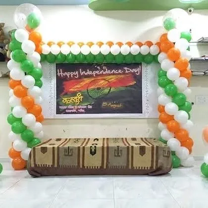 For this Independence Day setup, I created a rectangular balloon frame using our national colors. This structure is designed to highlight a central poster or banner, making it a great option for stage backdrops or photo points at corporate and community events.