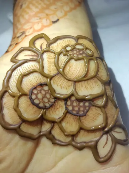 Another example of a 3D henna rose, showing the wet paste and the technique used to create this stunning effect.