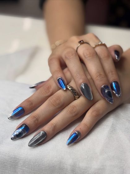 Here you can see the full set of the blue and silver chrome nails. I used different patterns on each nail to make the set more interesting, with some nails fully chrome and others featuring the cat eye effect.