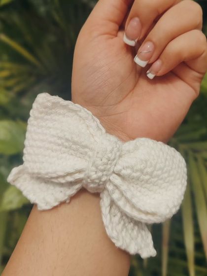 Another angle of the soft cotton bow, perfect for adding a touch of 'pookie' aesthetic to your look. It can be customized in over 15 different shades.