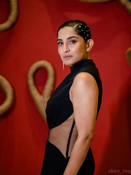 Anyra Couture - Indo-Western & Fusion Wear Glamorous Evening Gowns photo 10