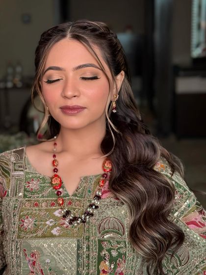 A close-up of the bride's eye makeup for her Mehendi. The soft golden tones and perfect blending create a dreamy and romantic look.