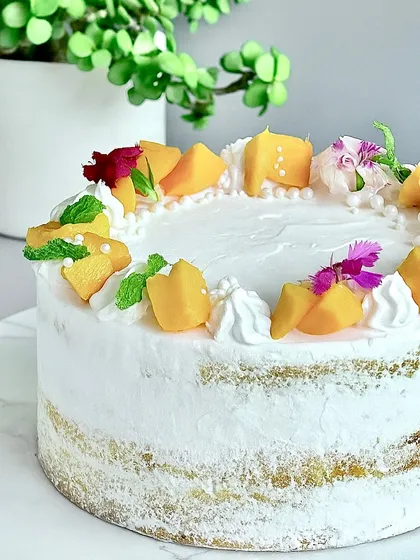 When mangoes are in season, this Fresh Mango Naked Cake is a must. I use a fluffy vanilla sponge and layer it with juicy, fresh mangoes and my signature light diplomat cream. It’s like sunshine in a slice, focusing on fresh, premium ingredients.