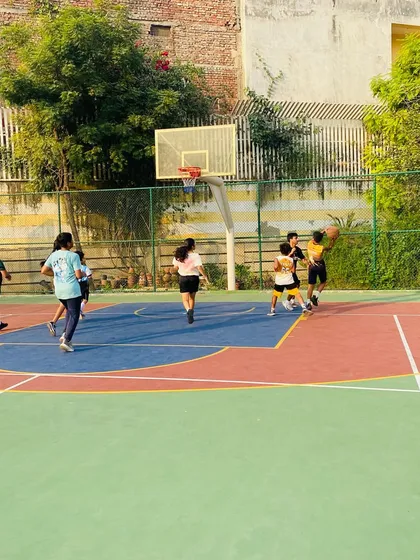 A morning session game in progress, with players learning team concepts.