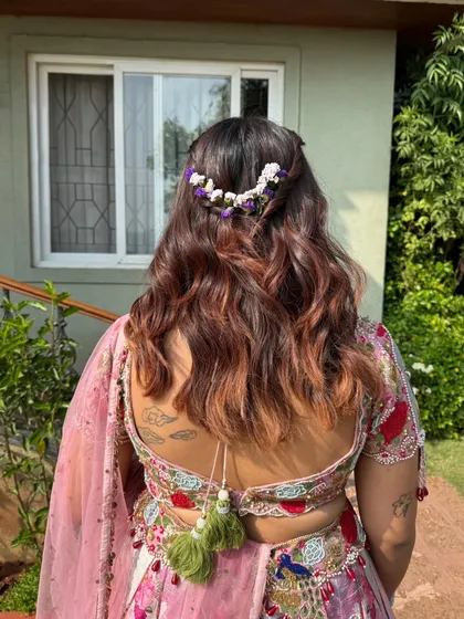 A closer look at the floral hair accessory. Using fresh flowers in the hair is a wonderful way to elevate any traditional or bohemian look.