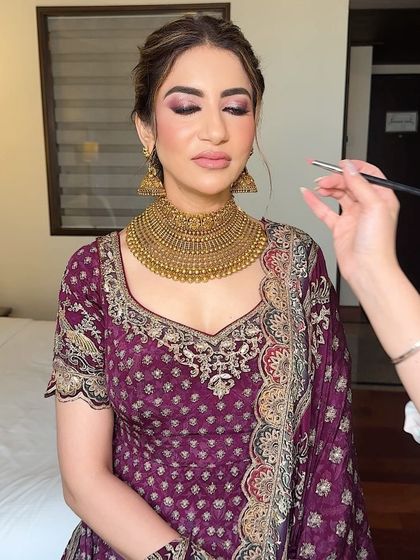 Creating depth and luminosity with color. This mauve-toned eye makeup is blended seamlessly from a darker outer corner to a lighter lid, which makes the eyes appear bigger and more defined.