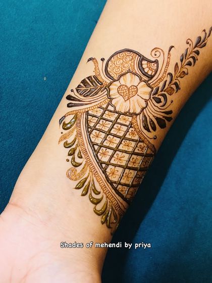 Intricate Bridal & Engagement Mehendi photo 16