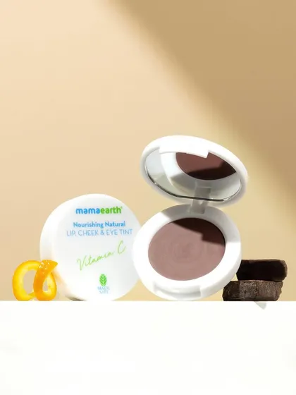 We used hard light to cast a soft, leafy shadow over this composition. The interplay of light and shadow adds depth and a touch of sophistication to the product styling.