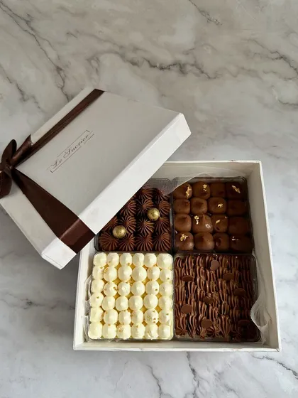 My assorted cake tub box is a modern and popular gifting choice, especially for Diwali. It features four different flavors, including Belgian Chocolate Crunch and Vanilla Bean, offering a delightful variety in one elegant package.