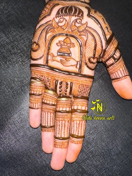 A close up of the palm with the kalash design. This traditional symbol for auspicious beginnings is a perfect element for any bridal mehandi.