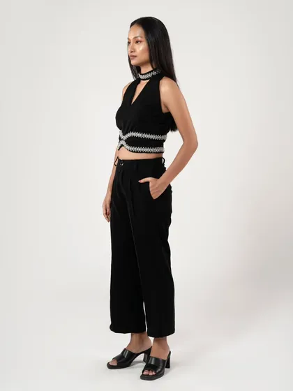 A standard side-profile e-commerce shot. This angle is important for showing the fit and silhouette of the pants and top from a different perspective.