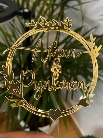 An elegant wreath design for "Aihun & Pynkmen," perfect for a romantic wedding or anniversary celebration.