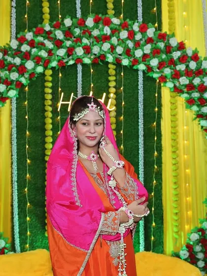 This bride-to-be is wearing a beautiful pink and orange floral set for her Haldi ceremony, showing that you can choose any color to match your outfit.