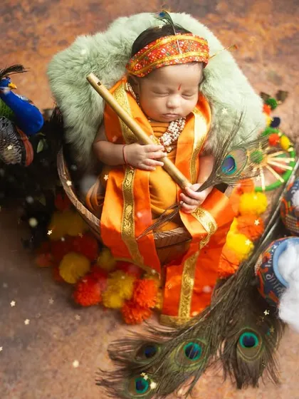 Celebrating culture and tradition is so close to my heart. For Janmashtami, I love transforming little ones into the most adorable Kanha, complete with a flute, peacock feathers, and pots of butter, all within a divine and safe studio setup.