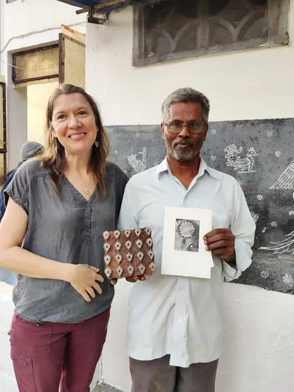 We love facilitating artistic exchange across cultures. Here, our master carver Ramu anna works with Philadelphia-based artist Rebecca Gilbert, two artisans united by the shared language of woodblock carving.