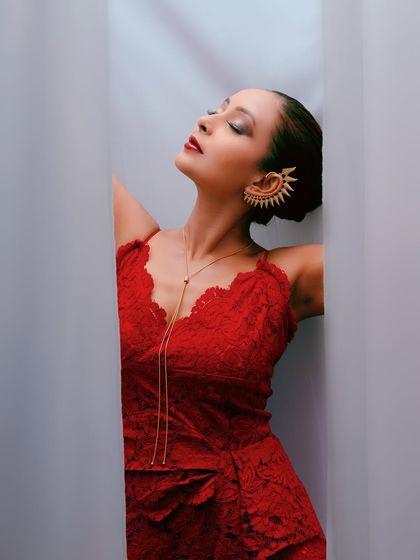 A slightly different composition, this image feels dreamy and romantic.