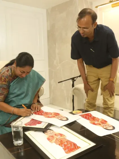 Smt. Rekha Gupta ji graciously signing prints of her caricature.