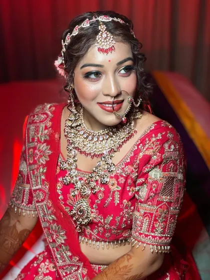 A beautiful portrait of the bride, her eyes sparkling and her smile radiating joy.
