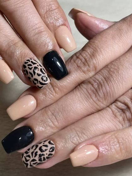 This angle shows how versatile the leopard print design is, looking great from every view. It's a perfect choice for a stylish, everyday look.