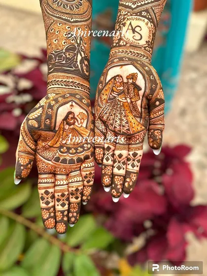 A close-up of the varmala and doli portraits, showcasing the storytelling power of personalized bridal mehndi.