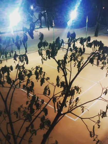 Your team can leave the office behind and play under the stars. Our floodlit clay courts create a special atmosphere for an evening of friendly competition.