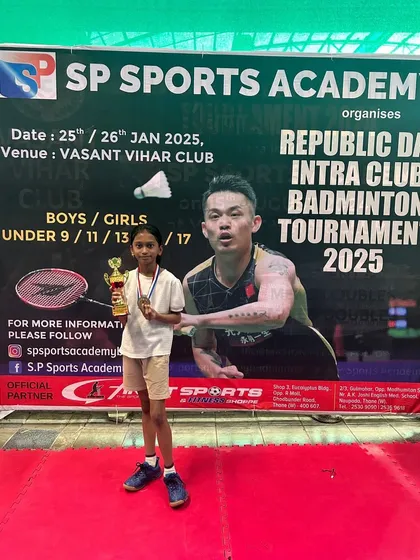 The U11 girls' winner, Ira Purohit, with her trophy and medal.