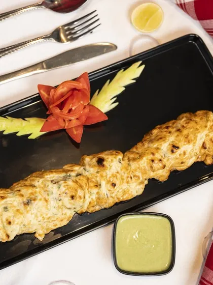 The Murgh Hazari Kebab is a royal treat. These juicy chicken kebabs are known for their rich and complex flavor profile, cooked perfectly in our tandoor.