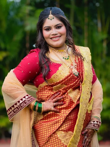 A confident and happy bride. The makeup is glamorous yet feels light, allowing her to enjoy her day to the fullest.
