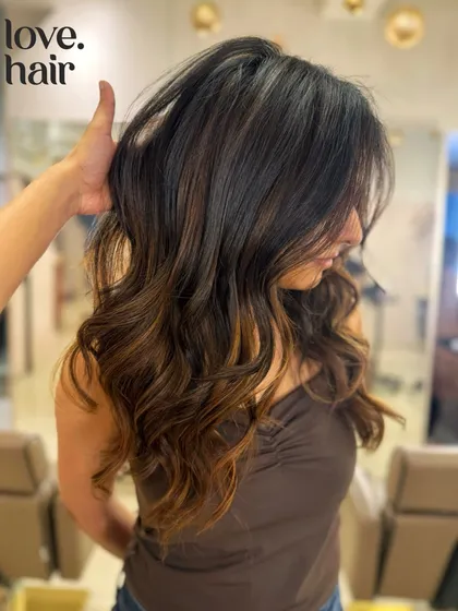 Another angle of this luxurious brunette look, showing how the layers and color create volume and a beautiful shape.