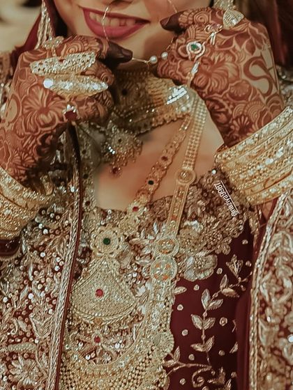 A candid shot of the bride, with her beautifully henna-stained hands as part of her overall look.