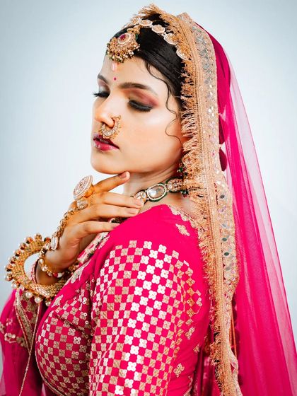 A graceful pose showing the details of the blouse and the heavy bridal jewellery set.