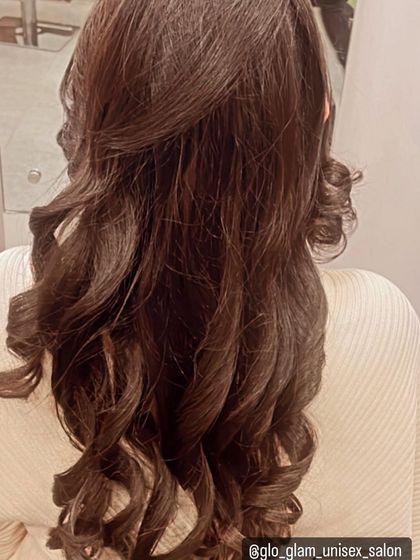 Soft, romantic curls are perfect for any event. I can create a variety of curled hairstyles, from tight ringlets to loose waves, depending on the look you want.