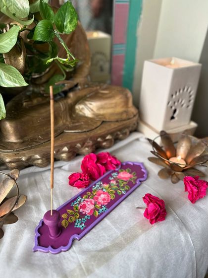 This elegant purple incense holder is painted with a beautiful English floral design, blending traditional function with contemporary art.