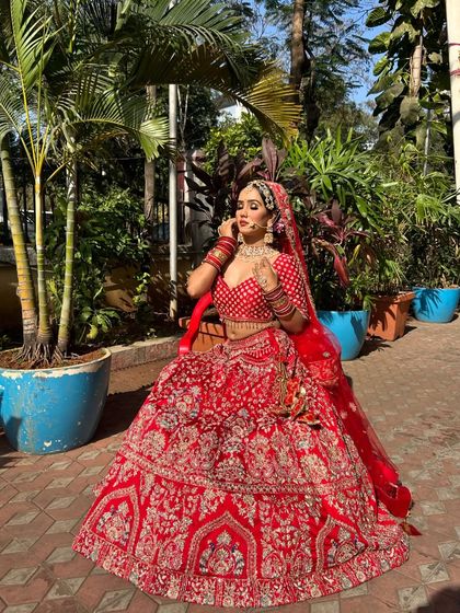 Classic Red & Gold Bridal Looks photo 20