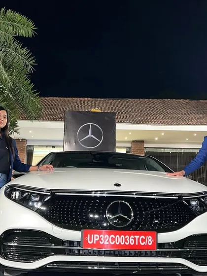 With the team and a brand new Mercedes-Benz after a successful show. It's always a pleasure to work with a brand that values quality and unforgettable experiences.
